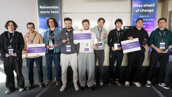 Studenci PW zdominowali podium w hackatonie