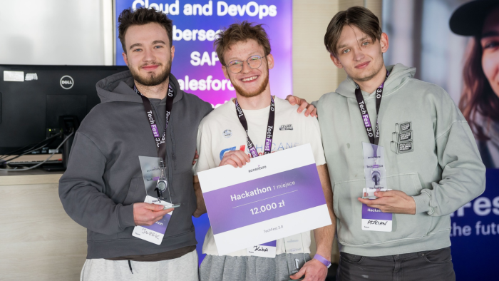 Na zdjęciu: Studenci PW zdominowali podium w hackatonie