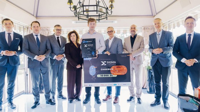 Na zdjęciu: Krzysztof Komsta odbierający nagrodę w konkursie Sigma Challenge