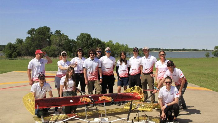 Na zdjęciu: Studenci z KN SAE AeroDesign podczas zawodów w Stanach Zjednoczonych