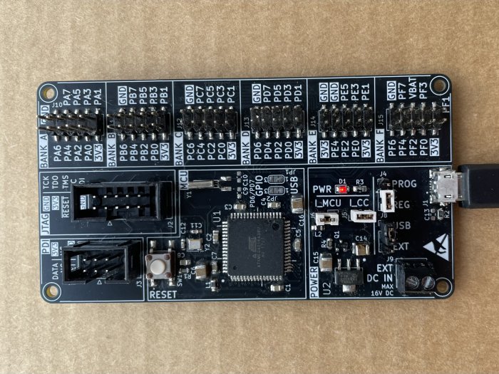 płytka AVR miniboard oparta na mikrokontrolerze ATxmega256a3bu