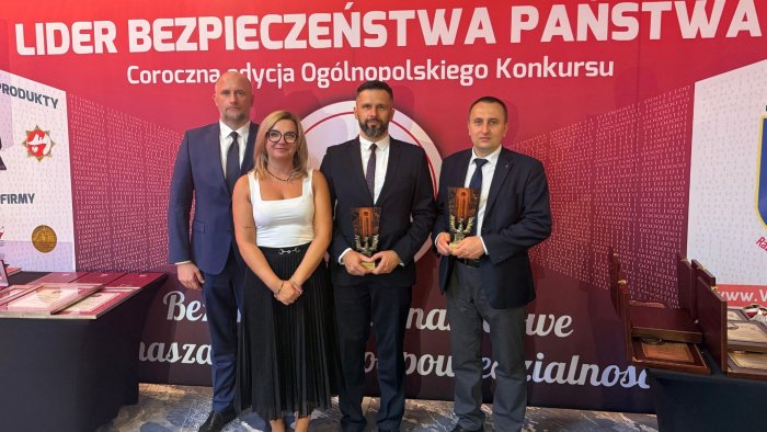 Zdjęcie nagrodzonych osób