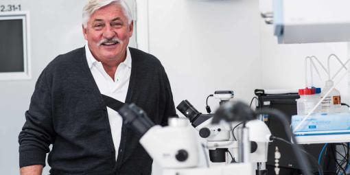 Na zdjęciu prof. Wojciech Knap w laboratorium