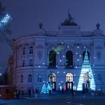 Zdjęcie świątecznej iluminacji Gmachu Głównego Politechniki Warszawskiej