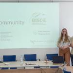 Zdjęcie studentów podczas prezentacji