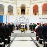 Zdjęcie uczestników inauguracji w Dużej Auli w Gmachu Głównym Politechniki Warszawskiej