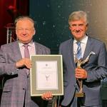 Marszałek województwa mazowieckiego Adam Struzik i prof. Janusz Zieliński podczas gali laureatów nagrody