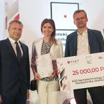 Prof. Agnieszka Jastrzębska i Dominik Jastrzębski z zarządu spółki wraz z prof. Adamem Woźniakiem, Prorektorem PW ds. Rozwoju