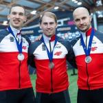 Zdjęcie Marka Kani, Dawida Żurka i Piotra Michalskiego z medalami mistrzostw świata 