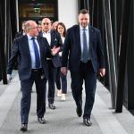 Zdjęcie pracowników i gości CEZAMAT-u podczas zwiedzania