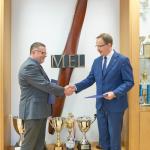 Dyrektor PIAP dr hab. inż. Piotr Szynkarczyk i Dziekan Wydziału MEiL prof. Janusz Frączek
