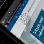 zdjęcie fragmentu ekranu komputera z włączoną nową stroną www PW