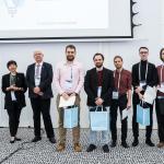 Na zdjęciu grupa osób - nagrodzeni podczas konferencji międzynarodowej konferencji mikrobiologicznej