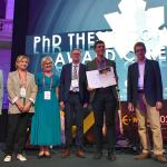 Na zdjęciu pięć osób stojących na tle ścianki EMRS Fall Meeting 2024 na Politechnice Warszawskiej