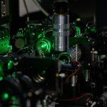 Na zdjęciu specjalistyczny sprzęt w jednym z laboratoriów na Wydziale Fizyki PW