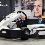 Na zdjęciu biały gokart stworzony przez Koło Naukowe ADek