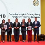Na zdjęciu laureaci Złotego Medalu podczas MTP SAWO