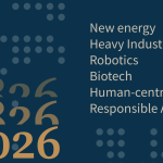 Grafika: granatowe tło ze złotymi datami: 1826 i 2026 oraz napisami: New energy, Heavy Industry, Robotics, Biotech, Human-centric tech, Responsible AI